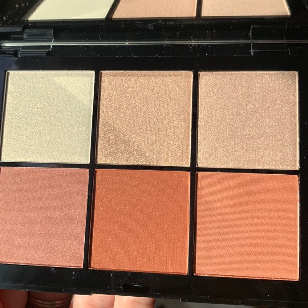 NWOT Doucce posh powder palette!! Never used!!